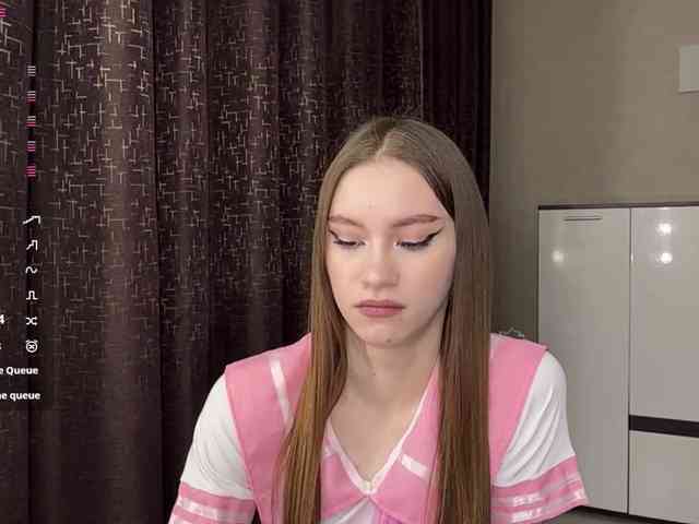 LovestTrisha webcam