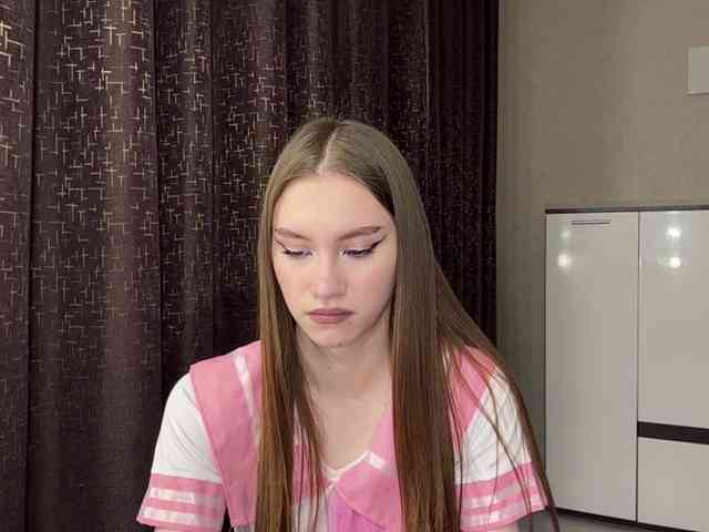 LovestTrisha webcam