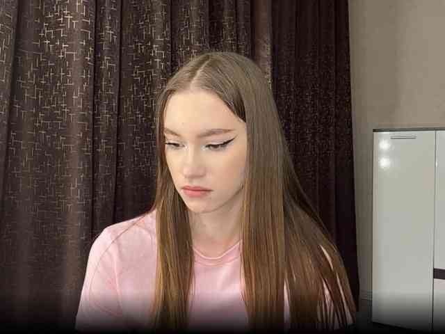 LovestTrisha webcam
