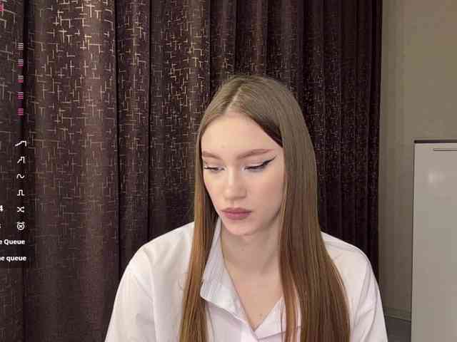 LovestTrisha webcam