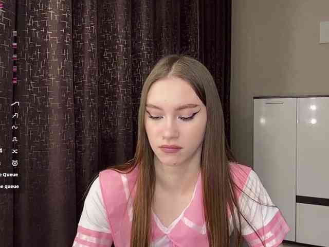 LovestTrisha webcam
