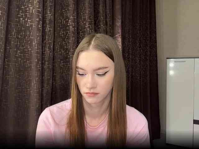 LovestTrisha webcam