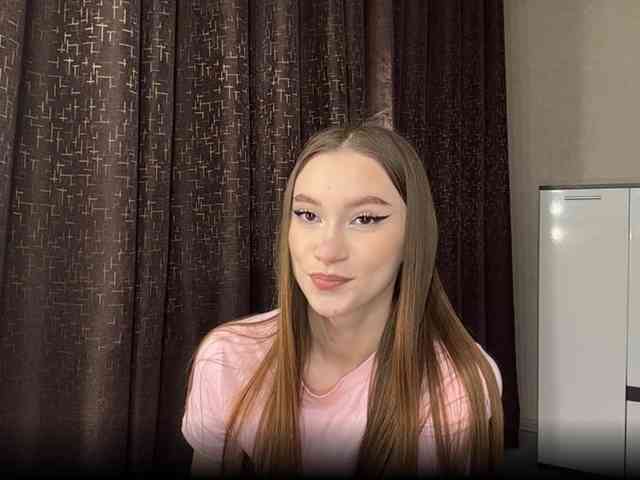LovestTrisha webcam
