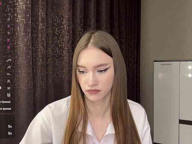 LovestTrisha webcam