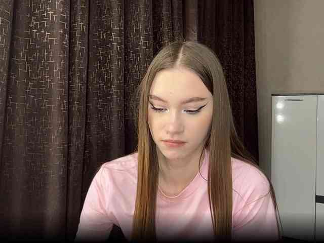 LovestTrisha webcam