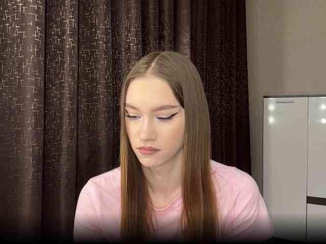 LovestTrisha webcam