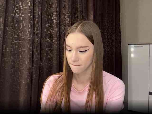 LovestTrisha webcam