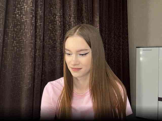 LovestTrisha webcam