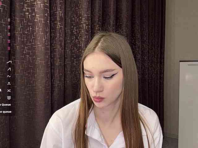 LovestTrisha webcam