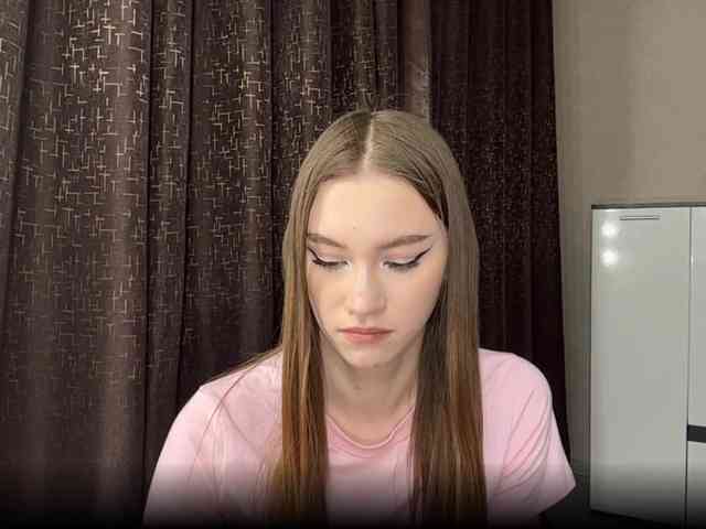 LovestTrisha webcam
