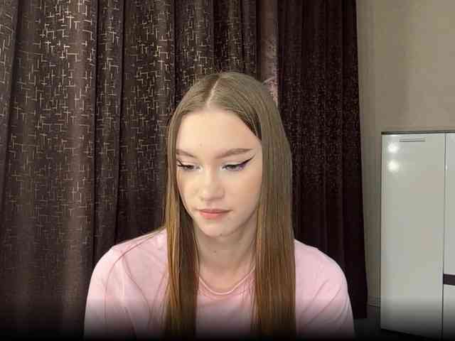 LovestTrisha webcam