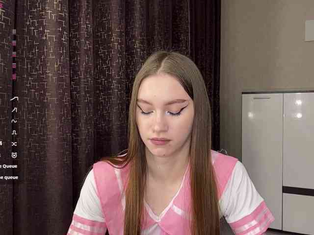 LovestTrisha webcam