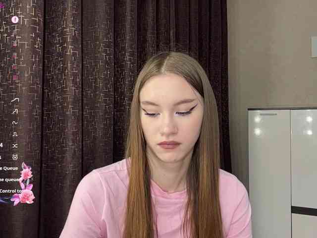 LovestTrisha webcam