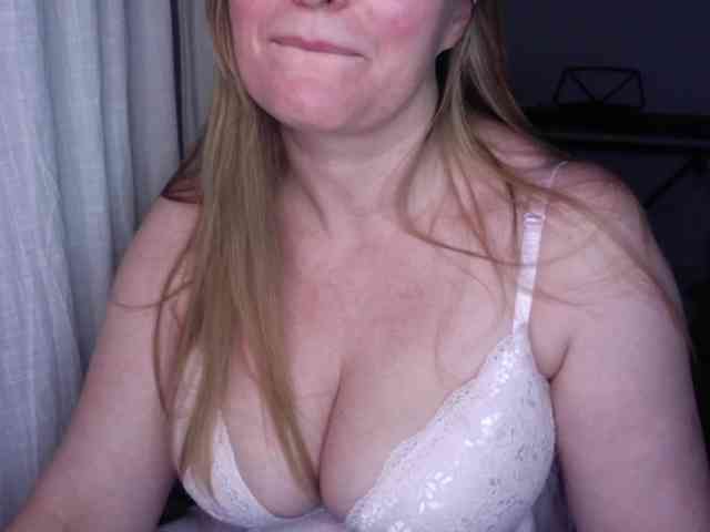 TheGirlNextDoor1 webcam