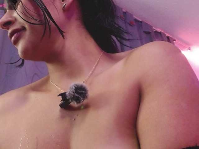 MelaniieJ01 live cam on BongaCams