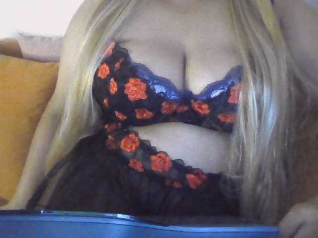 JulieJoe live cam on BongaCams
