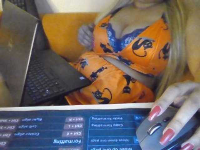 JulieJoe live cam on BongaCams
