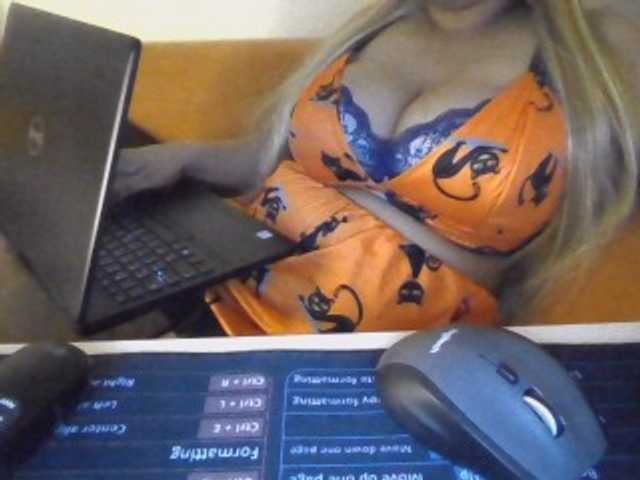 JulieJoe live cam on BongaCams