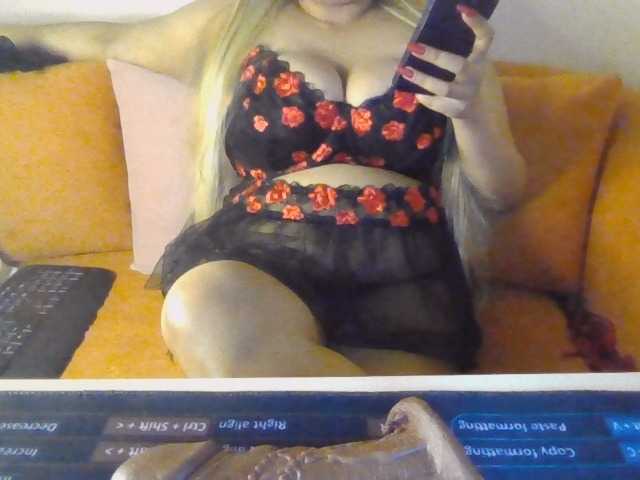 JulieJoe live cam on BongaCams