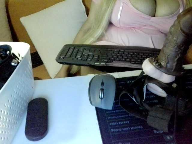 JulieJoe live cam on BongaCams