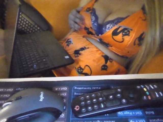 JulieJoe Live Cam on BongaCams