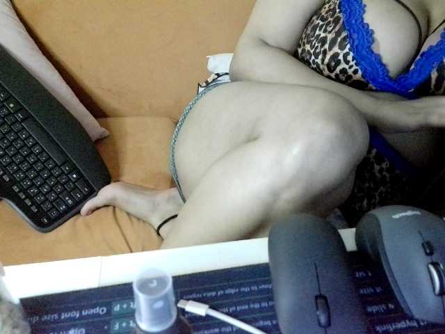 JulieJoe live cam on BongaCams