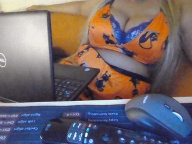 JulieJoe live cam on BongaCams