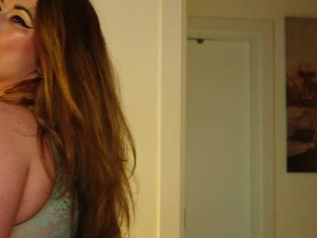 le modèle TanyaJade88 est en webcam porno dans un show sur le site bongacams, il possède les tags suivants: White/Caucasian,Brunette,Shaved