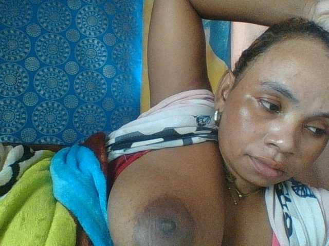 Amanah's BongaCams show and profile