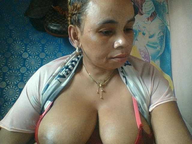 Amanah's BongaCams show and profile