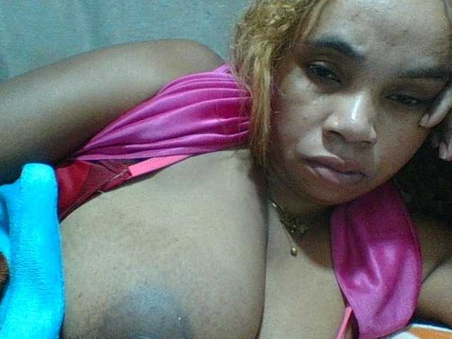 Amanah's BongaCams show and profile