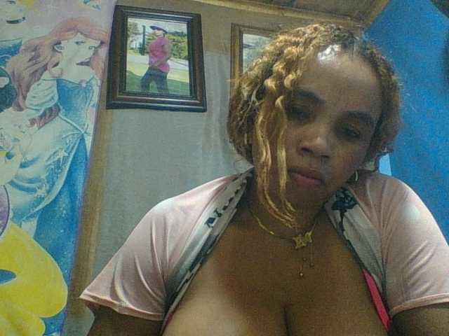 Amanah's BongaCams show and profile