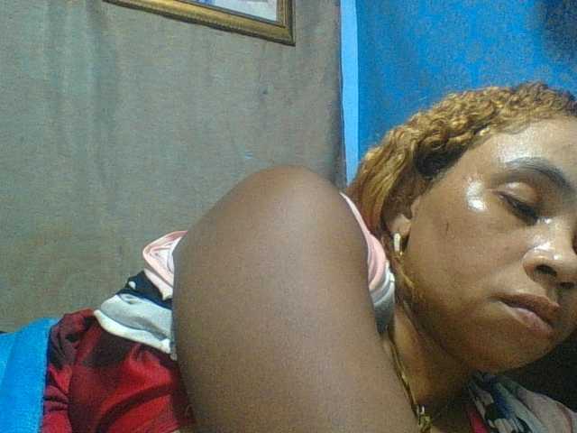 Amanah's BongaCams show and profile