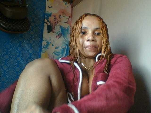 le modèle Amanah est en webcam porno dans un show sur le site bongacams, il possède les tags suivants: Ebony,Redhead,Hairy