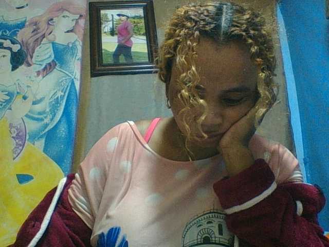 Amanah's BongaCams show and profile