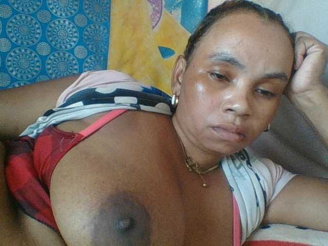 Amanah's BongaCams show and profile