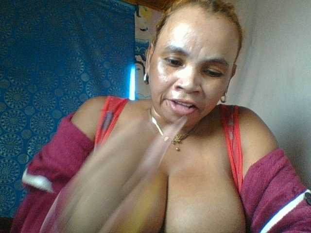 Amanah Live Cam on BongaCams