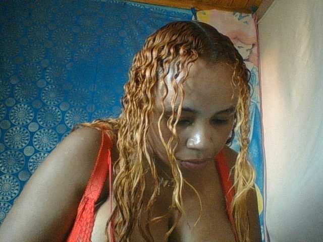 le modèle Amanah est en webcam porno dans un show sur le site bongacams, il possède les tags suivants: Ebony,Redhead,Hairy