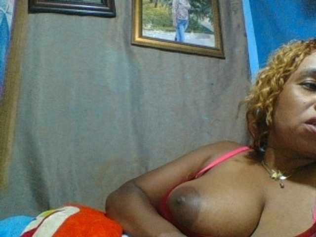 Amanah's BongaCams show and profile