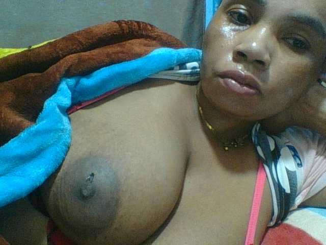 Amanah's BongaCams show and profile