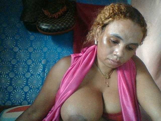 Amanah's BongaCams show and profile