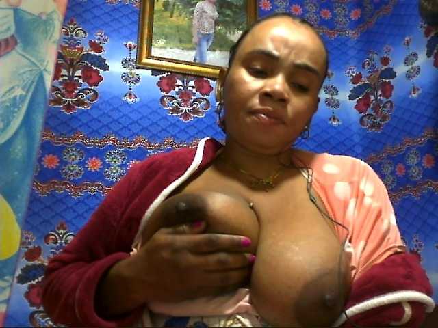 Amanah live cam on BongaCams