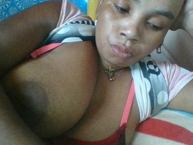 Amanah's BongaCams show and profile