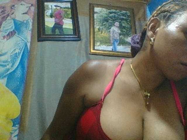 Amanah's BongaCams show and profile