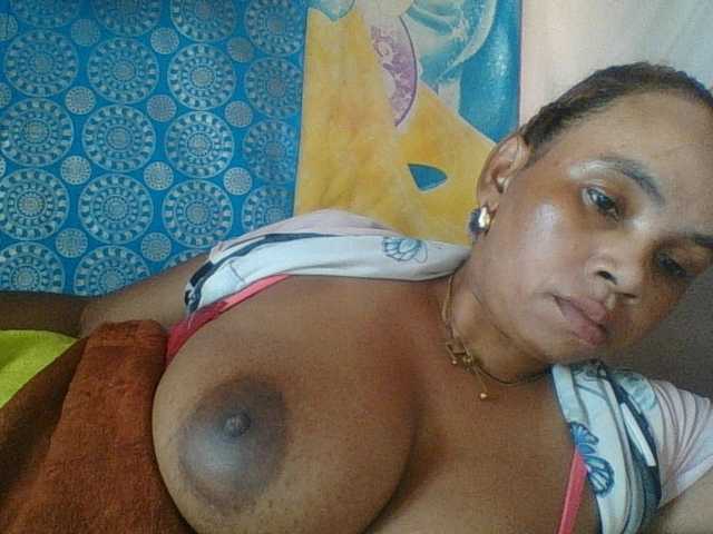 Amanah's BongaCams show and profile