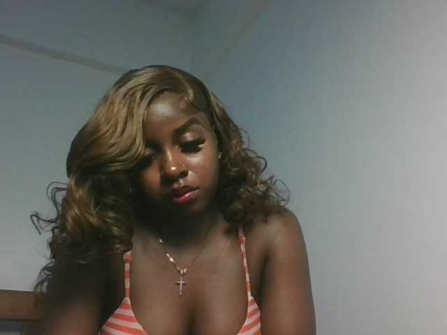 Sexykitten1 live cam on BongaCams