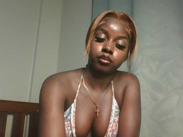 Sexykitten1 live cam on BongaCams