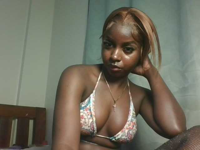 Sexykitten1 live cam on BongaCams