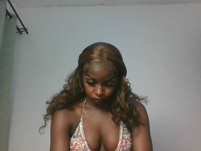 Sexykitten1 live cam on BongaCams