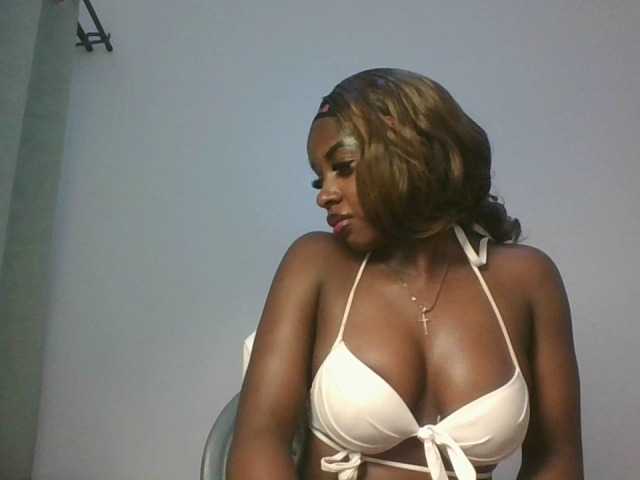 Sexykitten1 live cam on BongaCams